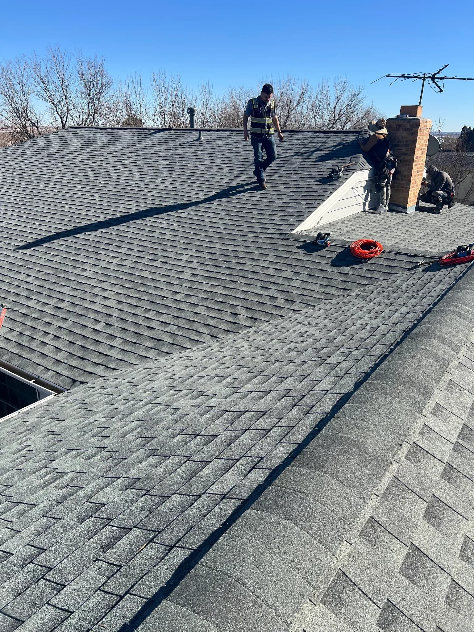 Class 4 impact-resistant shingles